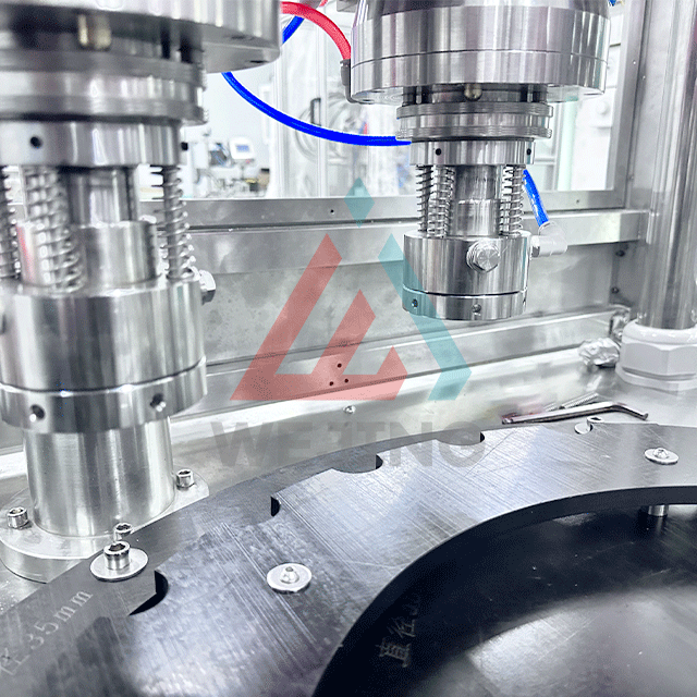 A fabricação automática da máquina de enchimento do aerossol faz à máquina o empacotamento de enchimento do aerossol e a linha de produção integrada