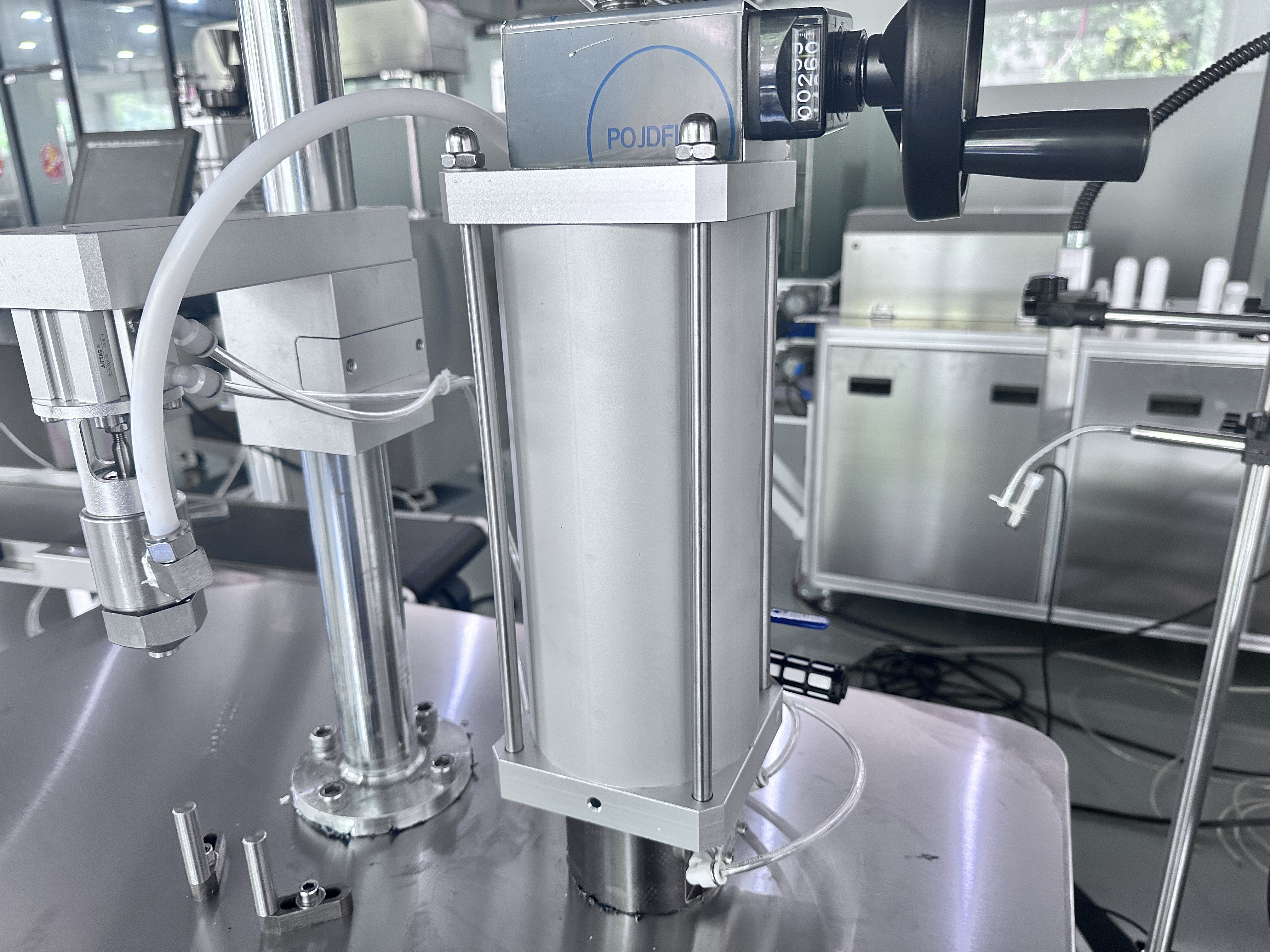 Máquina de enchimento semiautomática de spray corporal para desodorante em aerossol e ambientador para venda