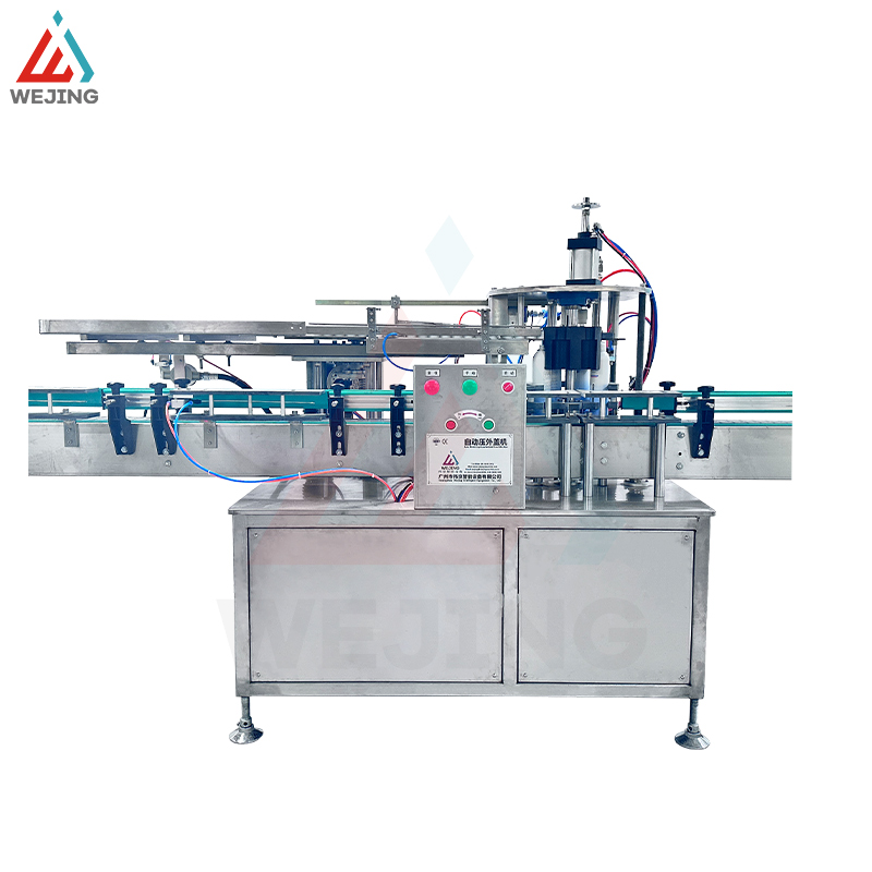 M&aacute;quina de inser&ccedil;&atilde;o e prensagem de tampa