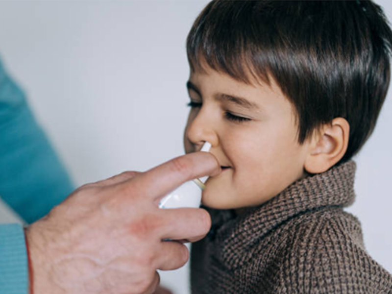 Máquina e soluções para produção e enchimento de spray nasal