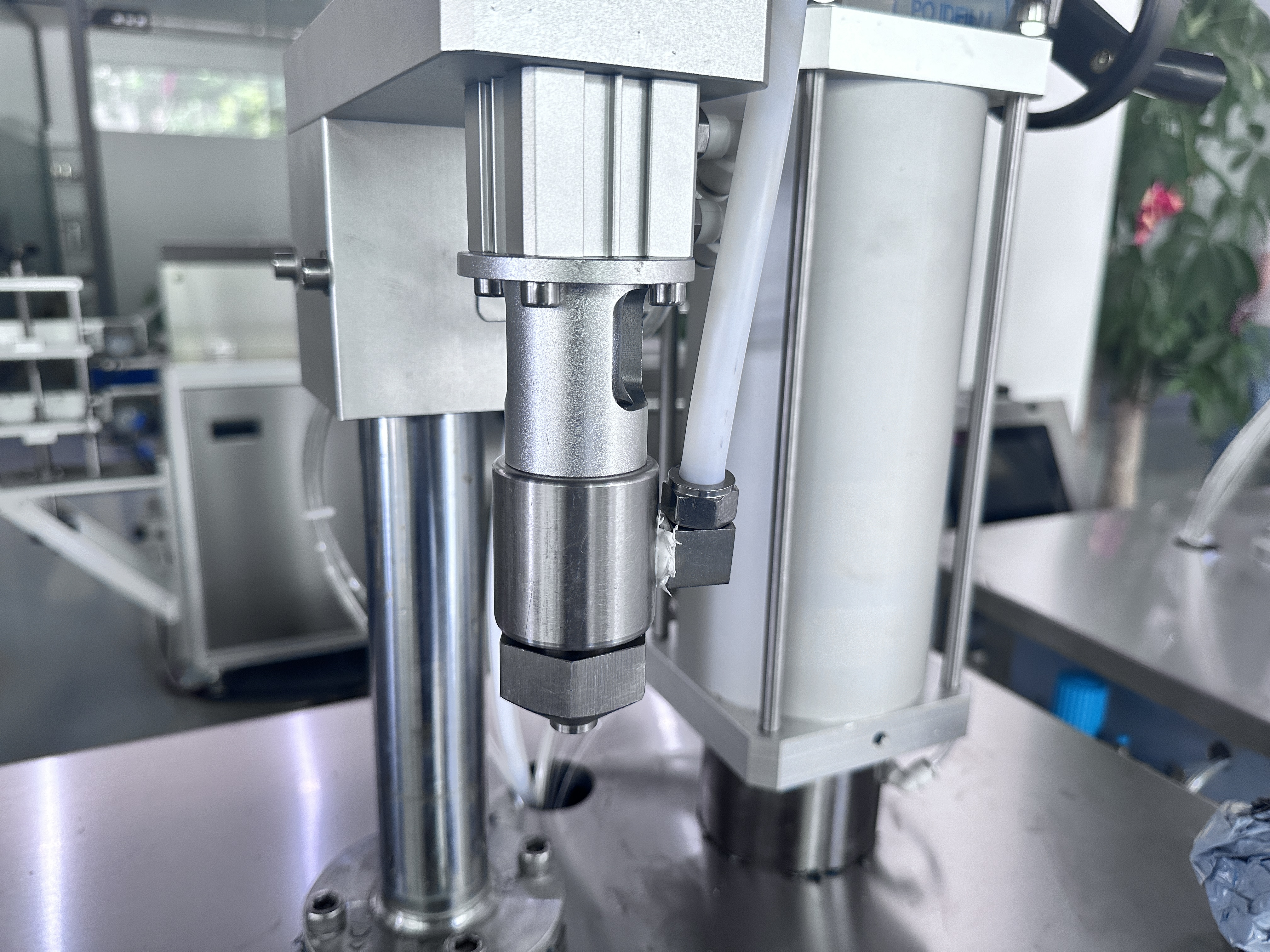 Máquina de enchimento semiautomática de spray corporal para desodorante em aerossol e ambientador para venda